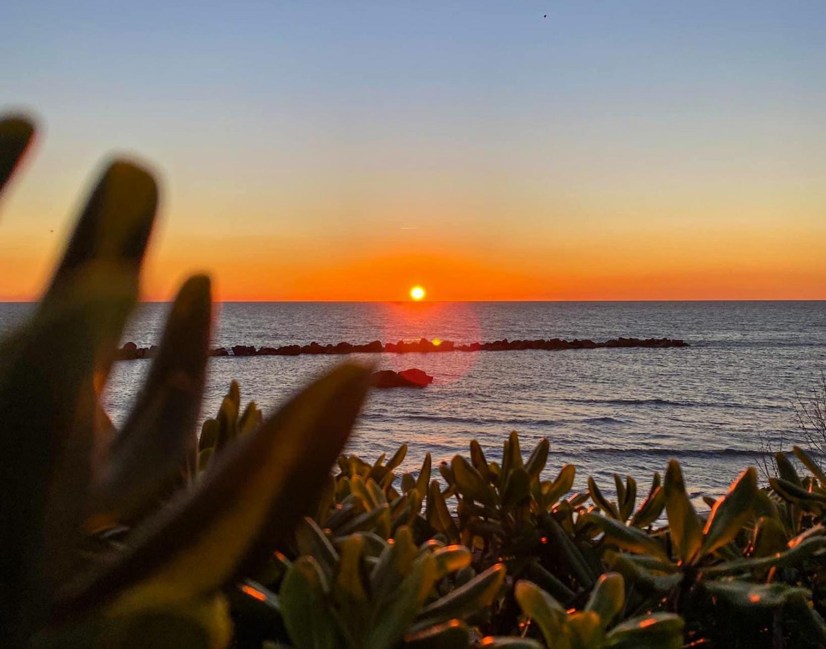 Apartment La Perla Bianca - Near Train Station And Beaches With Amazing Sunsets