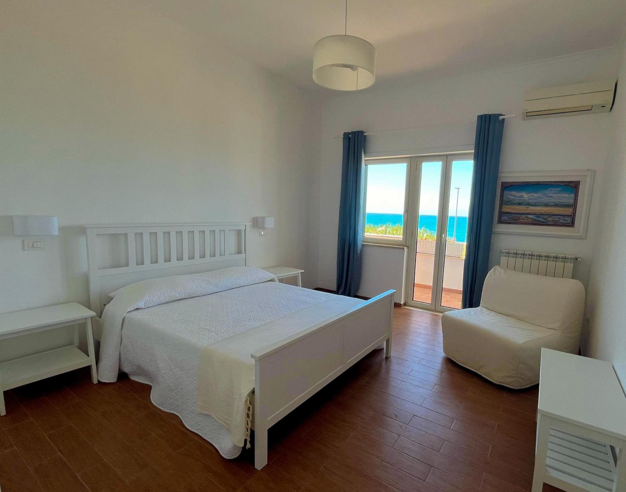 La Perla Bianca - Near Train Station And Beaches With Amazing Sunsets Apartment
