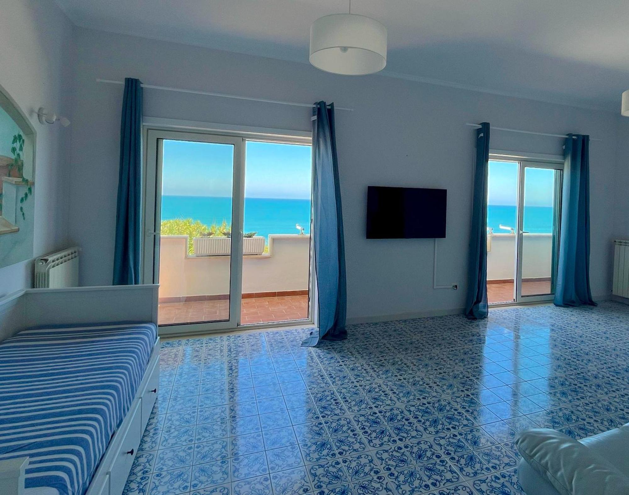 La Perla Bianca - Near Train Station And Beaches With Amazing Sunsets Apartment
